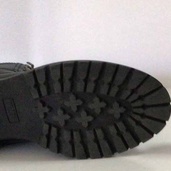 PRADA Black Leather Combat Boot w/ lug sole size 39 - Picture 6 of 14